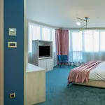 Priska Med Luxury Split