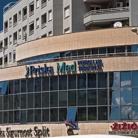 krevet i doručak Priska Med Luxury 4*