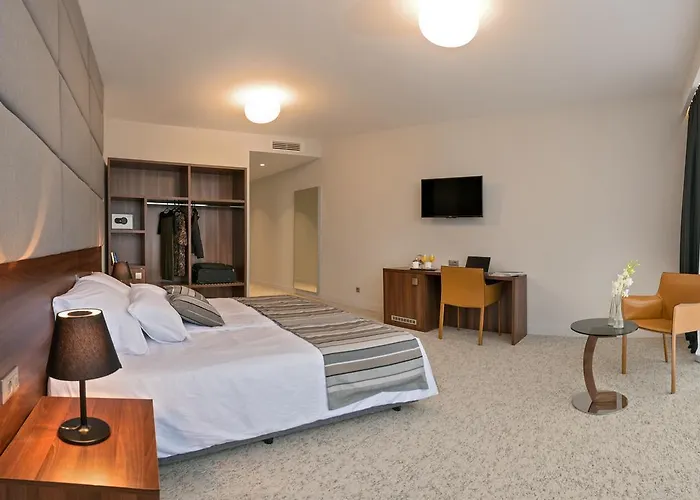 Priska Med Luxury krevet i doručak 4*