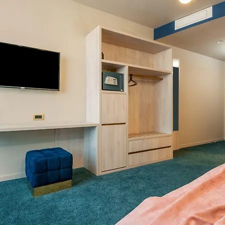 Priska Med Luxury سبليت